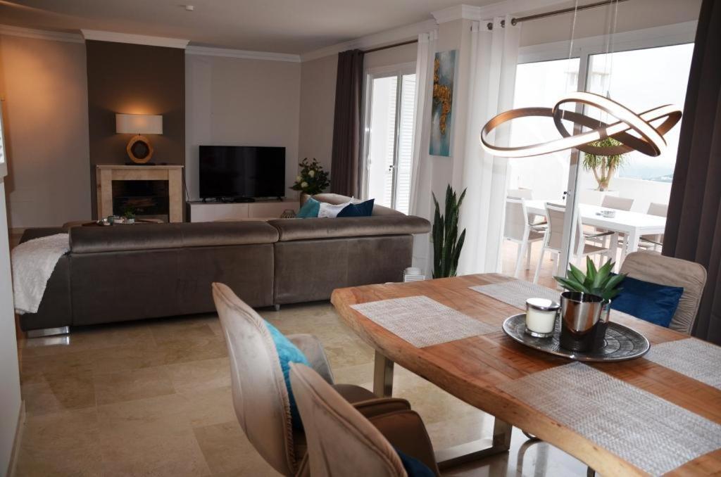 شقة Penthouse Mit Privatem Jacuzzi In Marbella - La Mairena أُخين المظهر الخارجي الصورة