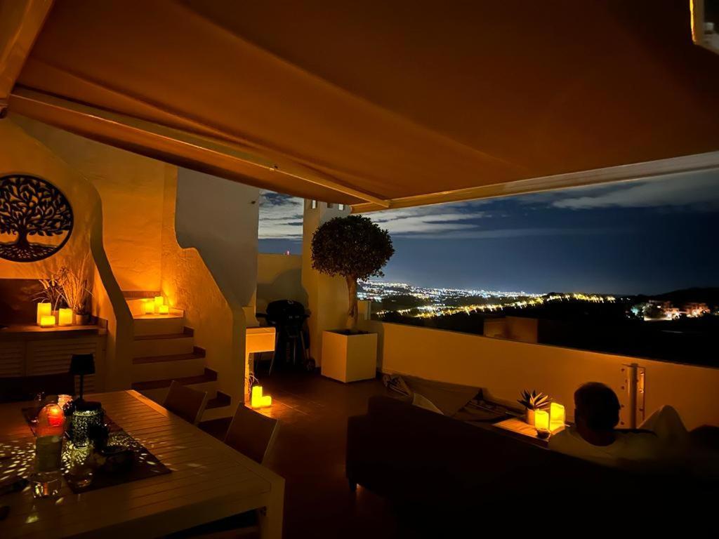 شقة Penthouse Mit Privatem Jacuzzi In Marbella - La Mairena أُخين المظهر الخارجي الصورة