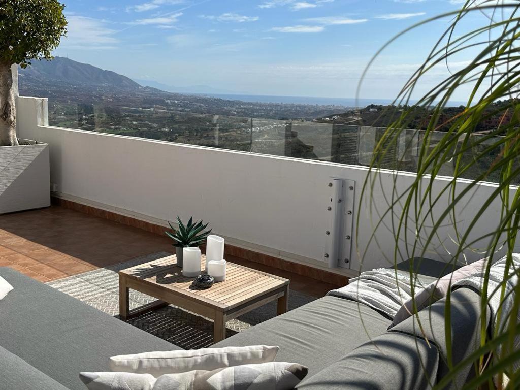 شقة Penthouse Mit Privatem Jacuzzi In Marbella - La Mairena أُخين المظهر الخارجي الصورة